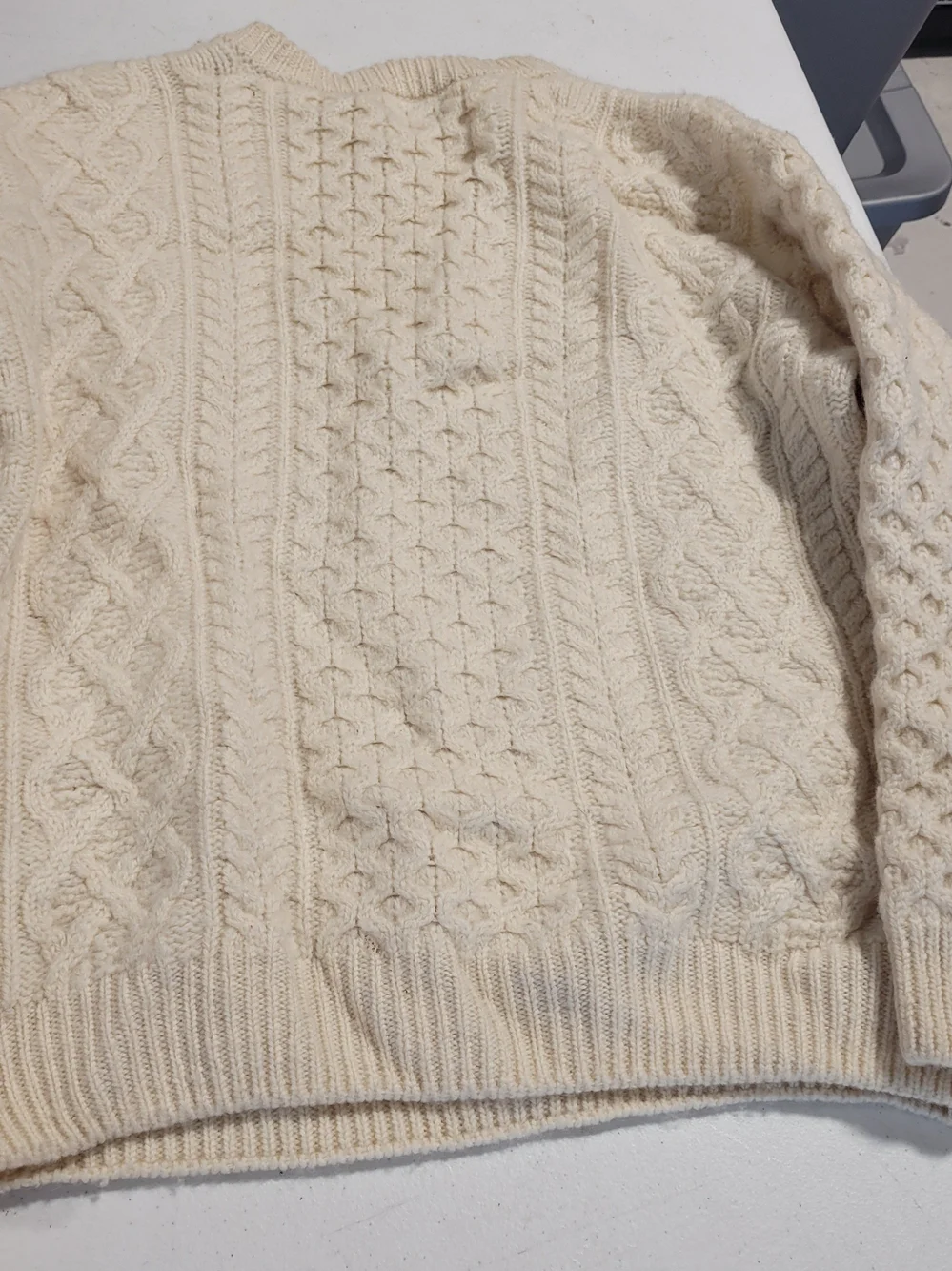 Women's Cream Cable-Texture Crewneck Sweater - Picture 4 of 7